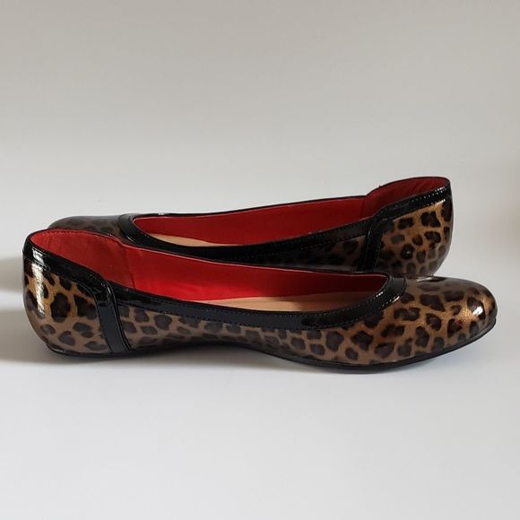Nine and Co Women's Animal Print Slip On Shoe Size 10 M - Picture 4 of 9